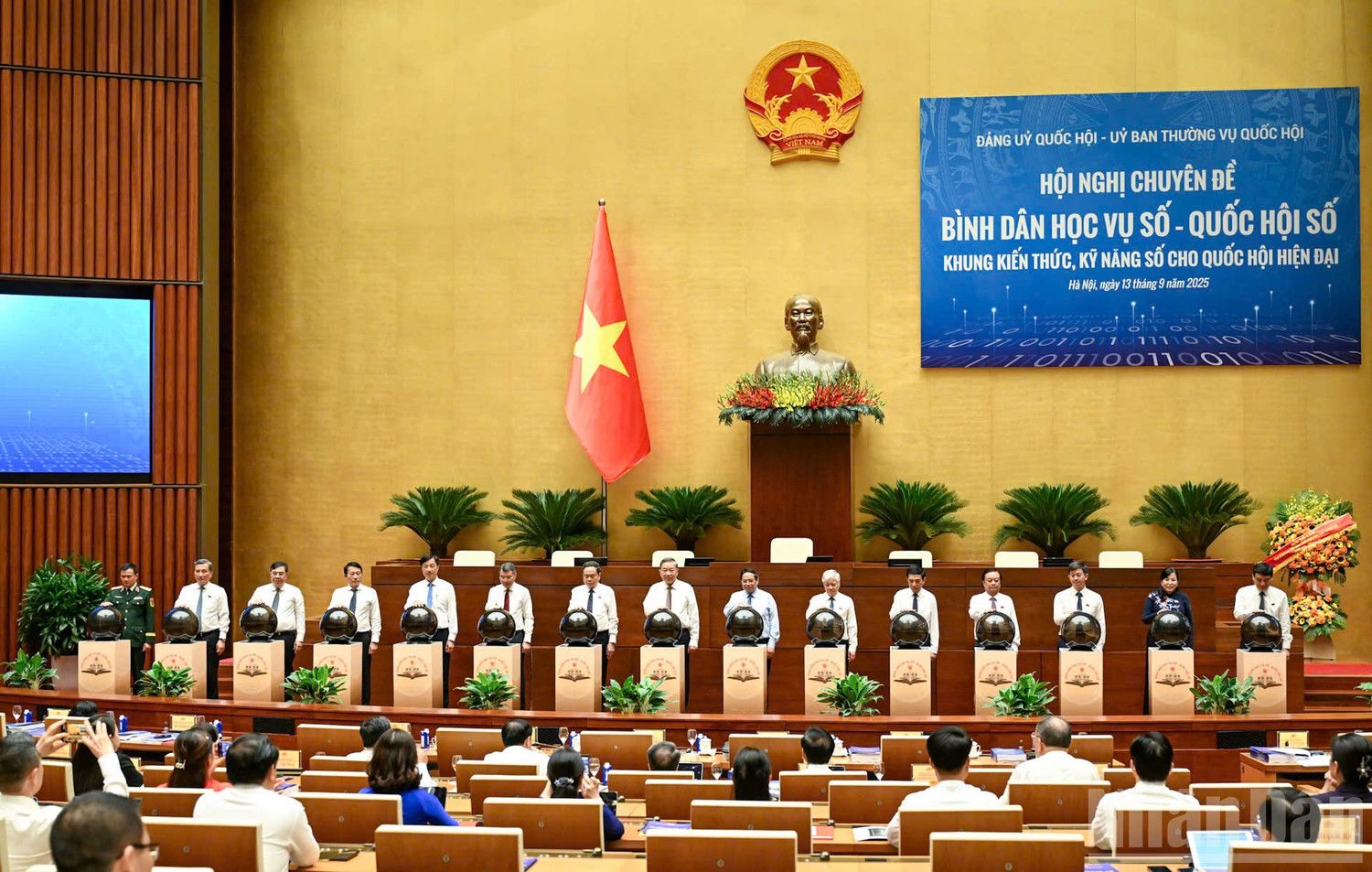 Ảnh 5 bài 1 báo nhân dân.jpg